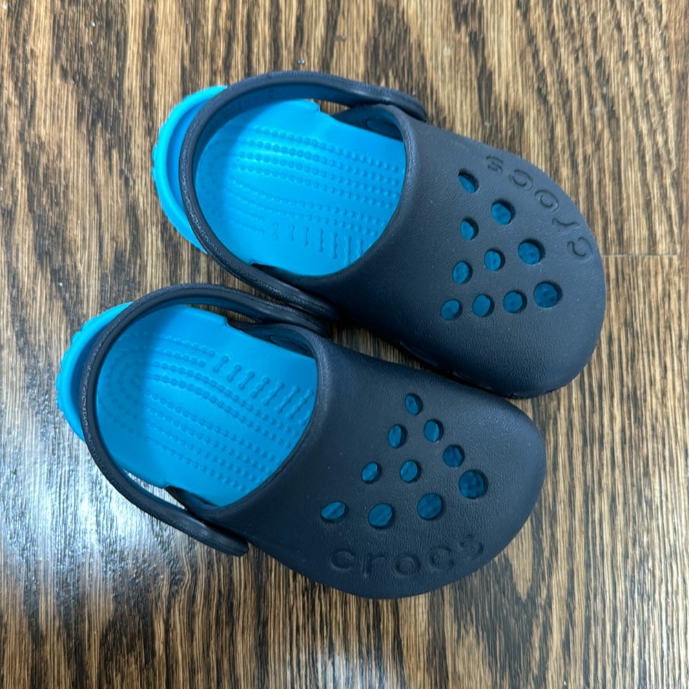 Baby crocs size 5 nwot